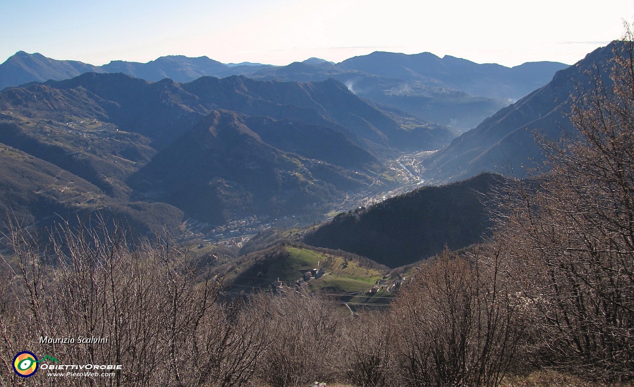 08 Panorama verso la bassa valle con San Pellegrino....JPG